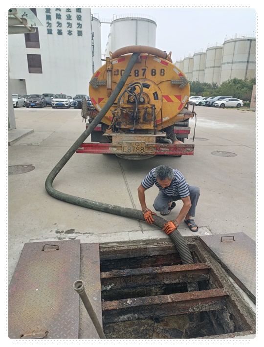 红坪镇隔油池清掏