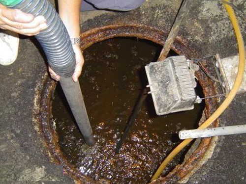 红坪镇隔油池清理