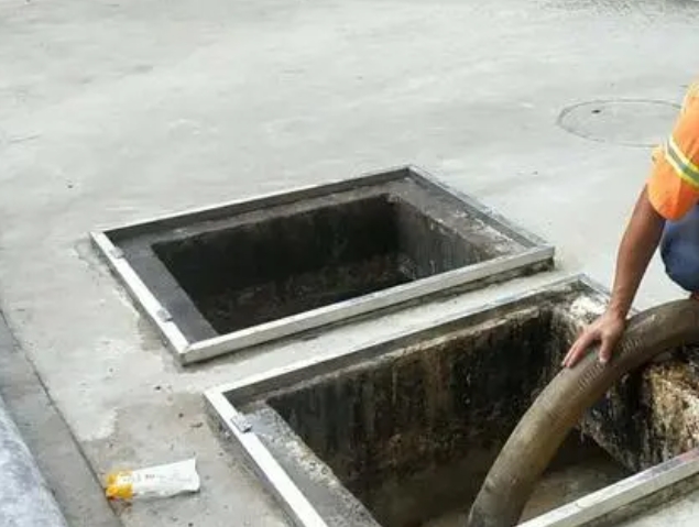 红坪镇化粪池清理